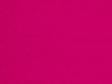 Beyaz çizgili pembe bir arka plan. Arkaplan resmin ana odak noktasıdır