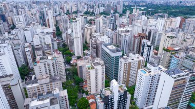Brezilya, Sao Paulo 'daki Jardins mahallesinde birçok bina var. Konut ve ticari binalar. Hava görünümü.