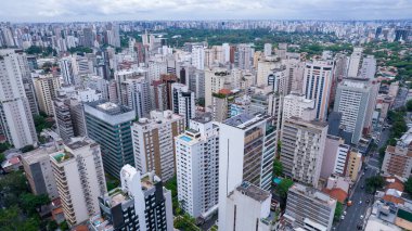 Brezilya, Sao Paulo 'daki Jardins mahallesinde birçok bina var. Konut ve ticari binalar. Hava görünümü.