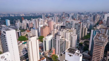 Brezilya, Sao Paulo 'daki Jardins mahallesinde birçok bina var. Konut ve ticari binalar. Hava görünümü.