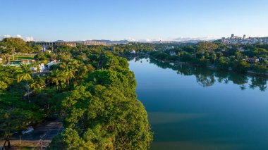 Minas Gerais, Belo Horizonte 'deki Lagoa da Pampulha' nın hava görüntüsü.