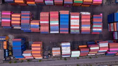 Porto Alemoa, Santos, Brezilya 'da. Denizcilik Endüstri Bölgesi. Konteynırlar, Petrol ve Gaz Tankı ve kamyonlar.