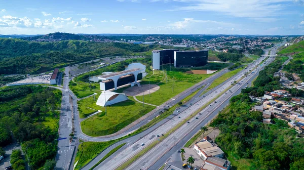 Minas Gerais ブラジル 2022年12月12日 ブラジルの建築家オスカー ニーマイヤープロジェクト ブラジルのミナス ジェライス州政府の空中ビュー 美しい日の管理都市の景色 — ストック写真