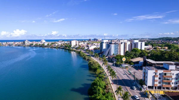 Bahia 'daki turist kasabası Ilheus' un hava manzarası. Denizi ve nehri olan tarihi şehir merkezi