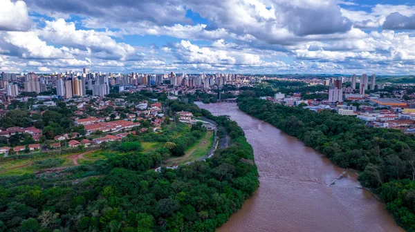 Letecký Pohled Město Piracicaba Sao Paulo Brazílie Řeka Piracicaba Stromy — Stock fotografie