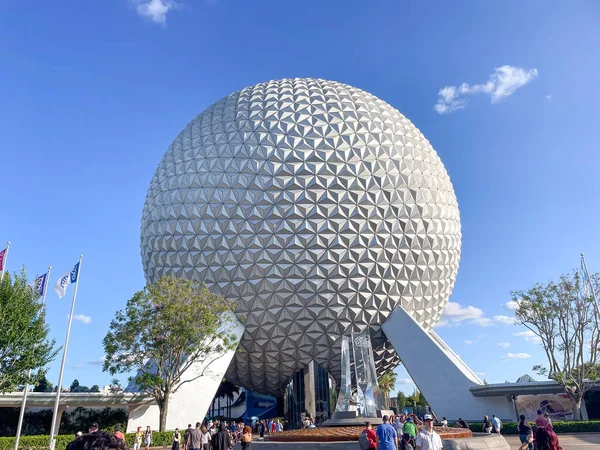Orlando, Florida, ABD - 05, 2023: EPCOT Merkezi Teması. Walt Disney Dünyası, Küre Giriş Kapısı. Orlando, Florida 'da