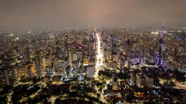 Avについての空想 サンパウロのポリスタ 首都のメインストリート 夜の写真 車のライトと — ストック写真