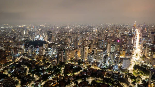 Avについての空想 サンパウロのポリスタ 首都のメインストリート 夜の写真 車のライトと — ストック写真