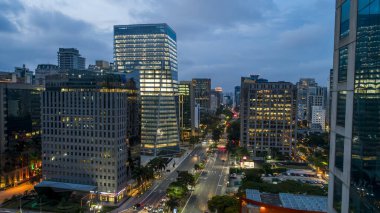 Avenida Brigadeiro Faria Lima, Itaim Bibi 'nin hava görüntüsü. Arka planda ikonik ticari binalar. Aynalı camla.