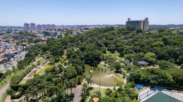 Brezilya 'nın Sao Paulo kentindeki Jundiai Belediye Binası. Hava görünümü.