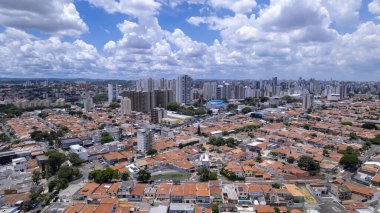Campinas, Sao Paulo 'daki Taquaral Park' ın hava manzarası. Arka planda, Cambui mahallesi..