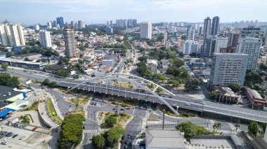 Metalik Köprü. Osasco, Sao Paulo, Brezilya 'daki Reinaldo de Oliveira Viaduct