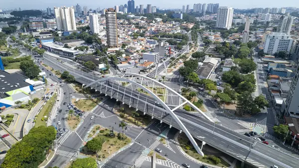 Metalik Köprü. Osasco, Sao Paulo, Brezilya 'daki Reinaldo de Oliveira Viaduct