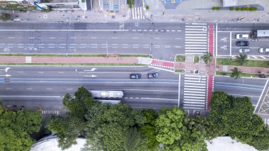 Avenida Brigadeiro Faria Lima, Itaim Bibi 'nin hava görüntüsü. Arka planda ikonik ticari binalar