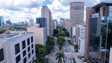 Avenida Brigadeiro Faria Lima, Itaim Bibi 'nin hava görüntüsü. Arka planda ikonik ticari binalar