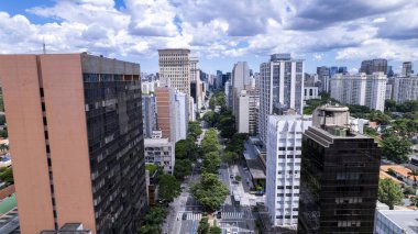 Avenida Brigadeiro Faria Lima, Itaim Bibi 'nin hava görüntüsü. Arka planda ikonik ticari binalar