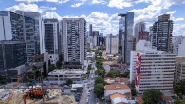 Brezilya, Sao Paulo 'daki Pinheiros mahallesindeki Avenida Reboucas' ın hava görüntüsü.