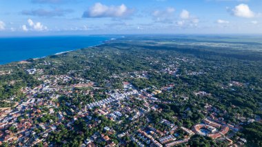 Tibau do Sul, Rio Grande do Norte, Brezilya 'daki Pipa plajının hava manzarası.