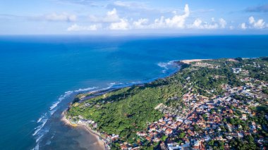 Tibau do Sul, Rio Grande do Norte, Brezilya 'daki Pipa plajının hava manzarası.