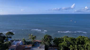 Tibau do Sul, Rio Grande do Norte, Brezilya 'daki Pipa plajının hava manzarası.