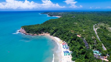 Pipa, Natal, Rio Grande do Norte, Brezilya 'daki Madeiro sahilinin havadan görünüşü.