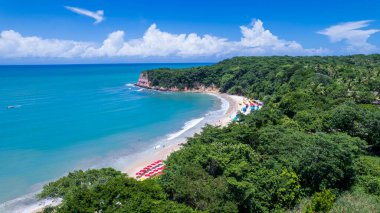 Pipa, Natal, Rio Grande do Norte, Brezilya 'daki Madeiro sahilinin havadan görünüşü.