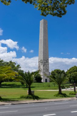 Sao Paulo, SP, Brezilya - 03, 2024: Sao Paulo, Brezilya 'daki Ibirapuera Parkı' nda Obelisk.