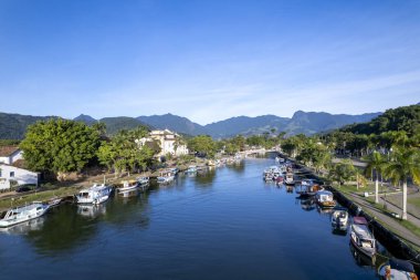 Rio de Janeiro 'da çarpıcı bir sahil kasabası olan Paraty' nin manzaralı güzelliğini keşfedin..