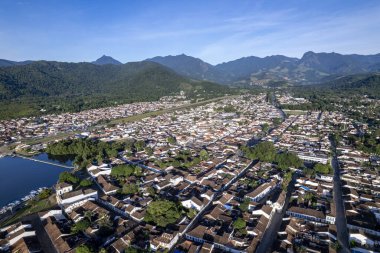 Paraty, Rio de Janeiro, Brezilya 'nın büyüleyici mimarisi ve çarpıcı manzarasıyla tarihi cazibesini ve manzarasını keşfedin..