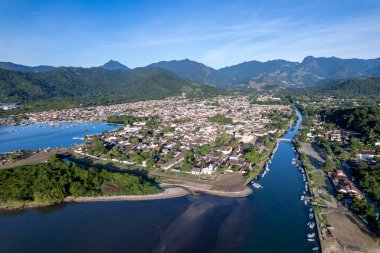 Rio de Janeiro 'da çarpıcı bir sahil kasabası olan Paraty' nin manzaralı güzelliğini keşfedin..