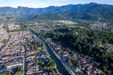 Paraty, Rio de Janeiro, Brezilya 'nın büyüleyici mimarisi ve çarpıcı manzarasıyla tarihi cazibesini ve manzarasını keşfedin..