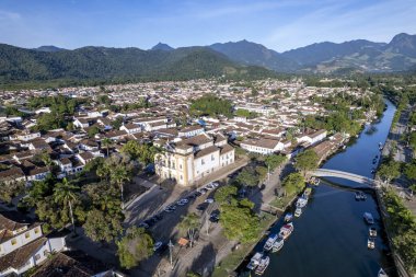 Rio de Janeiro 'da çarpıcı bir sahil kasabası olan Paraty' nin manzaralı güzelliğini keşfedin..