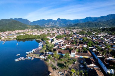 Paraty, Rio de Janeiro, Brezilya 'nın büyüleyici mimarisi ve çarpıcı manzarasıyla tarihi cazibesini ve manzarasını keşfedin..