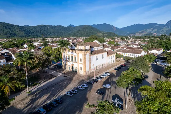 Paraty, Brezilya: Sahile yakın tarihi mimari ve manzaralı güzellik.