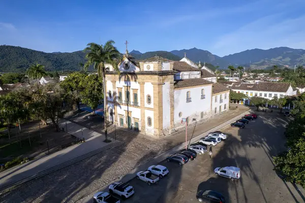 Paraty, Brezilya: Sahile yakın tarihi mimari ve manzaralı güzellik.