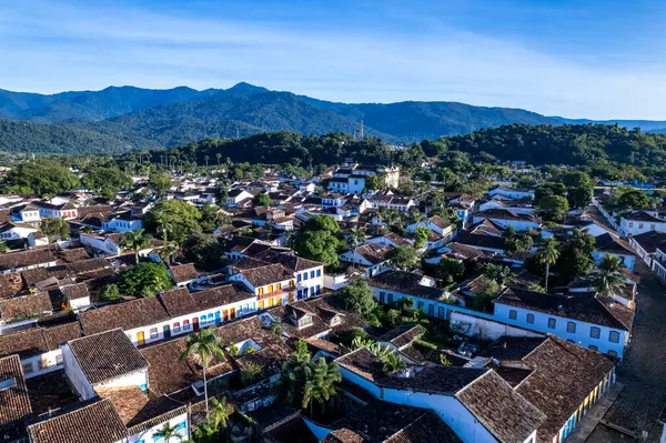 Paraty, Rio de Janeiro 'daki güzel tarihi mimari verimli manzaralar ve dağlarla çevrili..