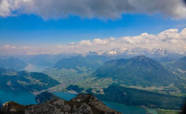 Dağların güzel manzarası
