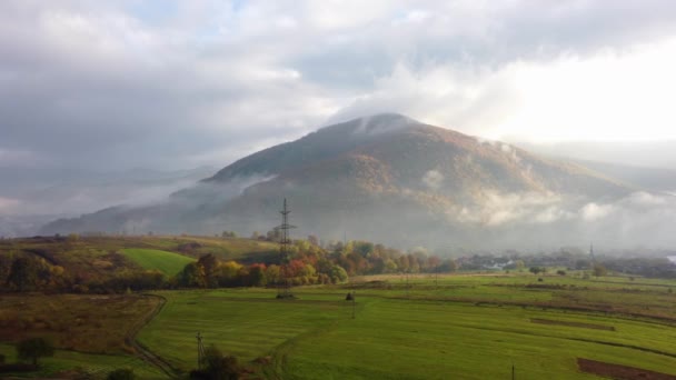 Pueblo Las Montañas Los Cárpatos Ucrania Paisaje Valle Del Otoño — Vídeos de Stock