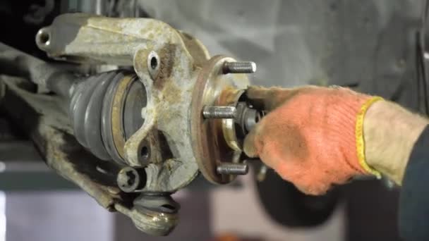 Auto Mechanic Repairs Old Used Car Auto Repair Shop Suspension — Stock Video