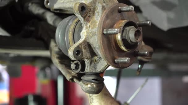Auto Mechanic Repairs Undercarriage Old Car Auto Repair Shop Close — Stock Video