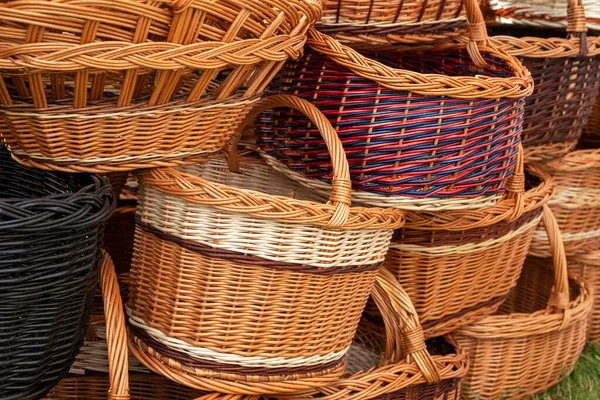 Stack Different Shaped Wicker Baskets Handmade Diy Baskets Street Market — Stock Photo, Image