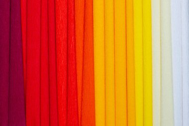 Parlak ve canlı renklerde krep kağıtları