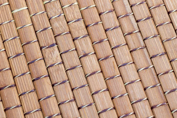 Fechar Paus Bambu Entrelaçados Textura Fundo Madeira — Fotografia de Stock