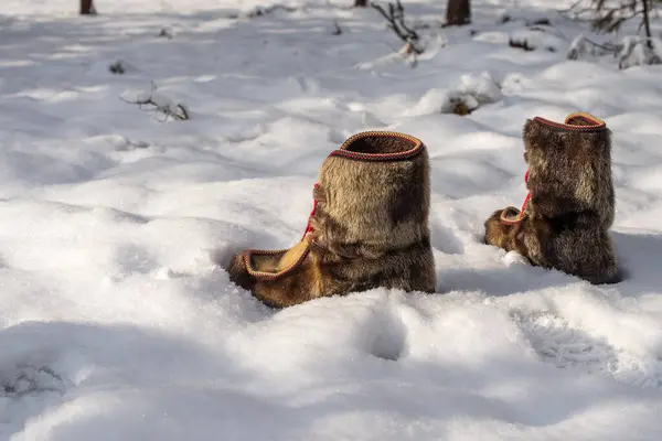 Scandinavische Winter Sami Laarzen Sneeuw Een Zonnige Dag Stockfoto