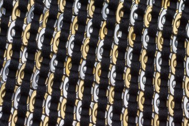 Konserve kutusundan yapılmış el yapımı çanta.