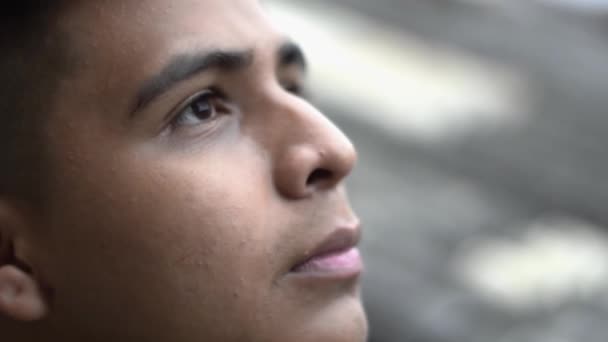 Detailed View Adolescent Face Looking Sky Deep Concentration Thinking Reflecting — Stockvideo