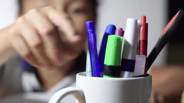Close Cup Full Pencils Latina Girl Background Studying Doing Her — Stock Video