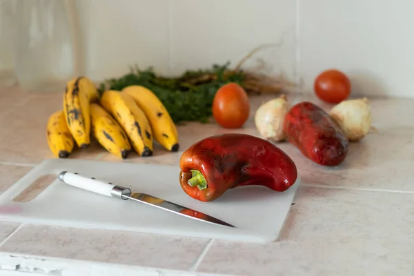 Frutta Verdura Sul Bancone Della Cucina Pronte Essere Tagliate Tritate — Foto Stock