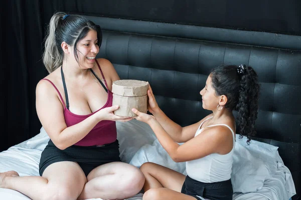Very Happy Smiling Latina Mother Giving Box Gift Her Little — Stock Photo, Image