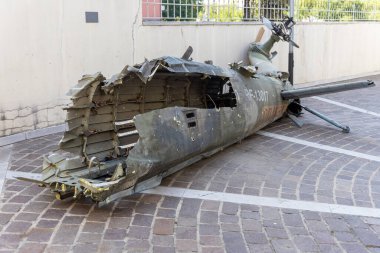 Bir Rus helikopterinin kopuk bir parçası Dinyeper Tarih Müzesi 'ne getirildi. Kherson bölgesinde vurulan helikopterin kuyruk kısmı Dnipro Tarih Müzesi 'nde sergilendi